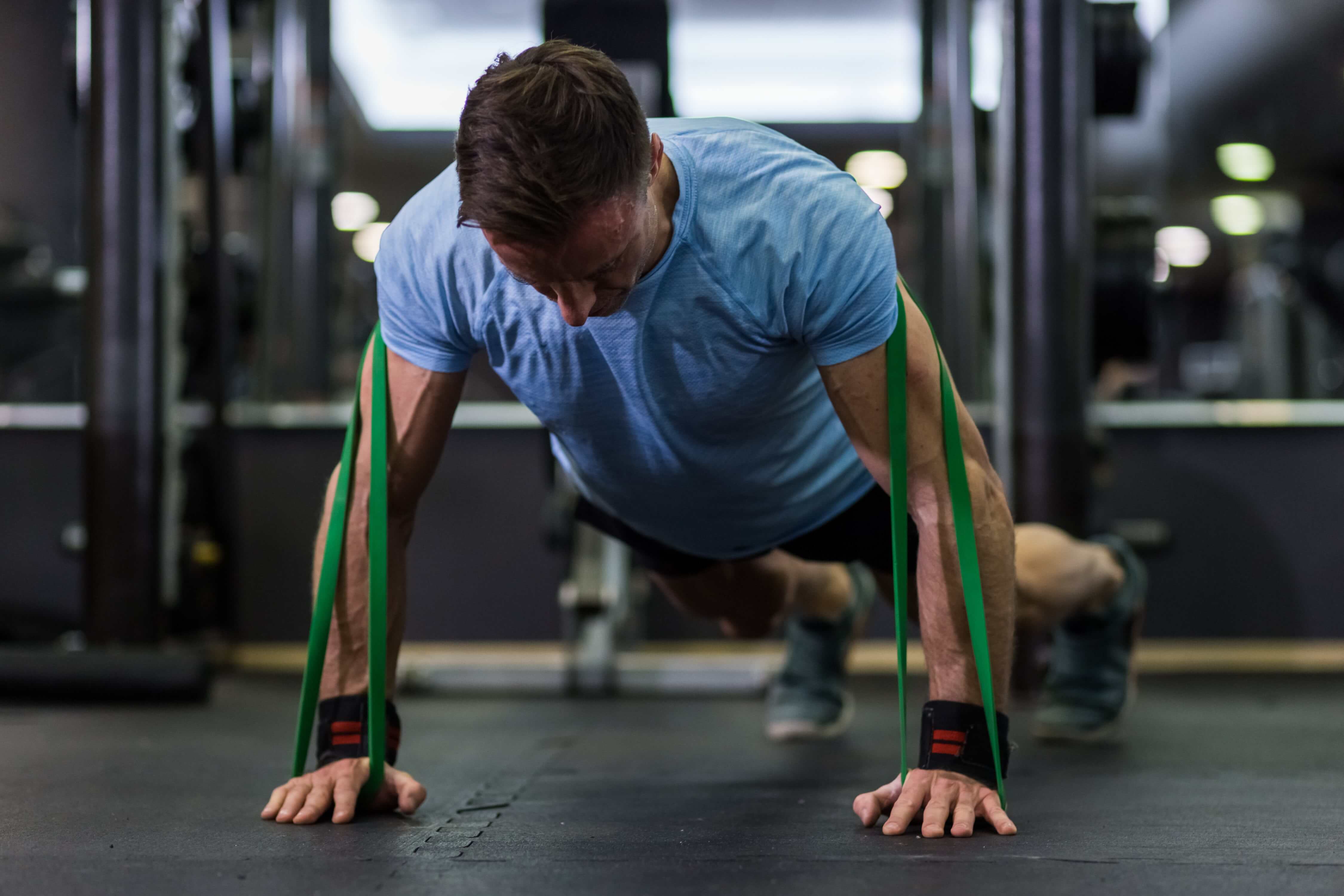 ejercicios cinta elastica - Buscar con Google  Ejercicios con banda,  Ejercicios con banda elastica, Ejercicios de estiramiento